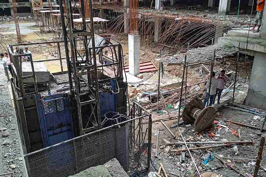 Death | Noida Lift Crash: Last Surviving Worker Dies In Hospital, Death ...