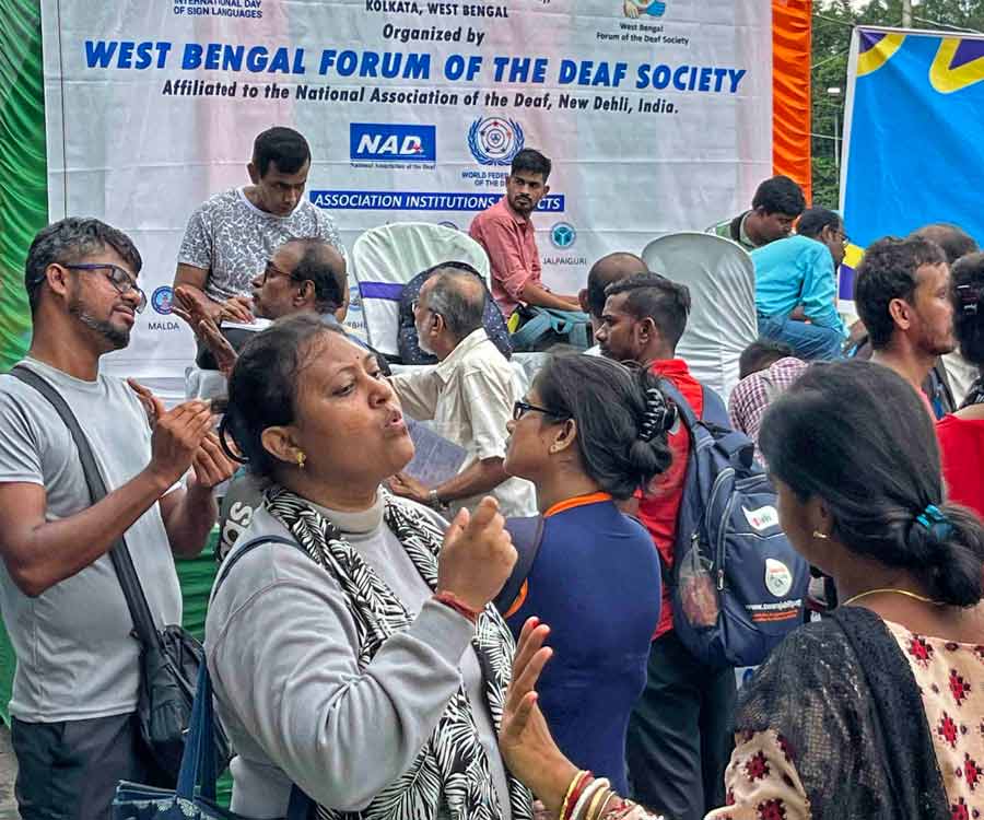 Members of the West Bengal Forum of the Deaf Society observe the International Day of Sign Languages in Kolkata on Saturday by acknowledging the vital role that sign languages play in our global society. ‘A World Where Deaf People Everywhere Can Sign Anywhere’ is the theme this year  
