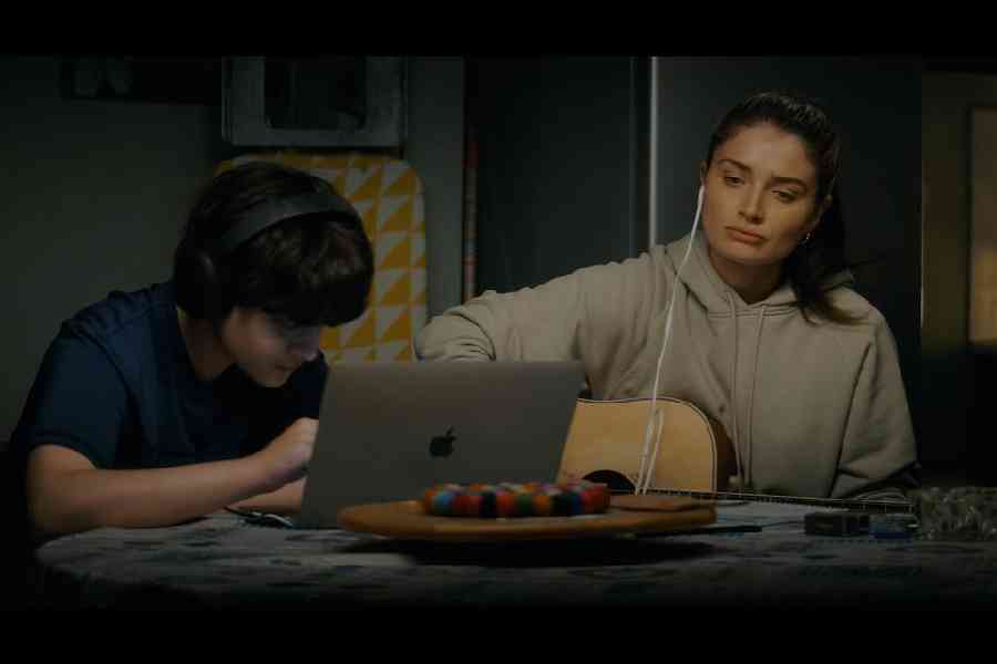 Orén Kinlan and Eve Hewson