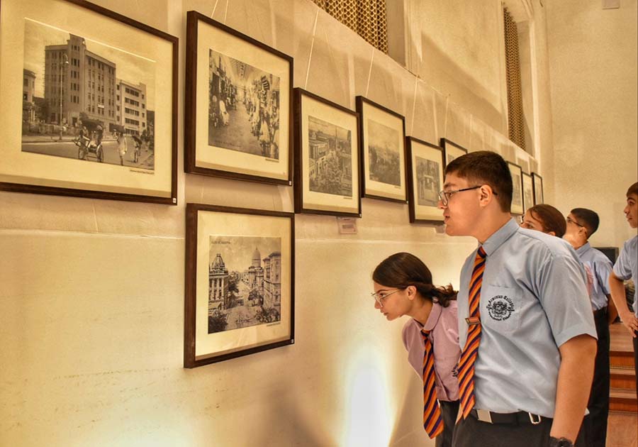 A photo exhibition on ‘The City of Calcutta & Its Life’ by Biplab Roy was held at the Town Hall, Kolkata, from September 22-24 