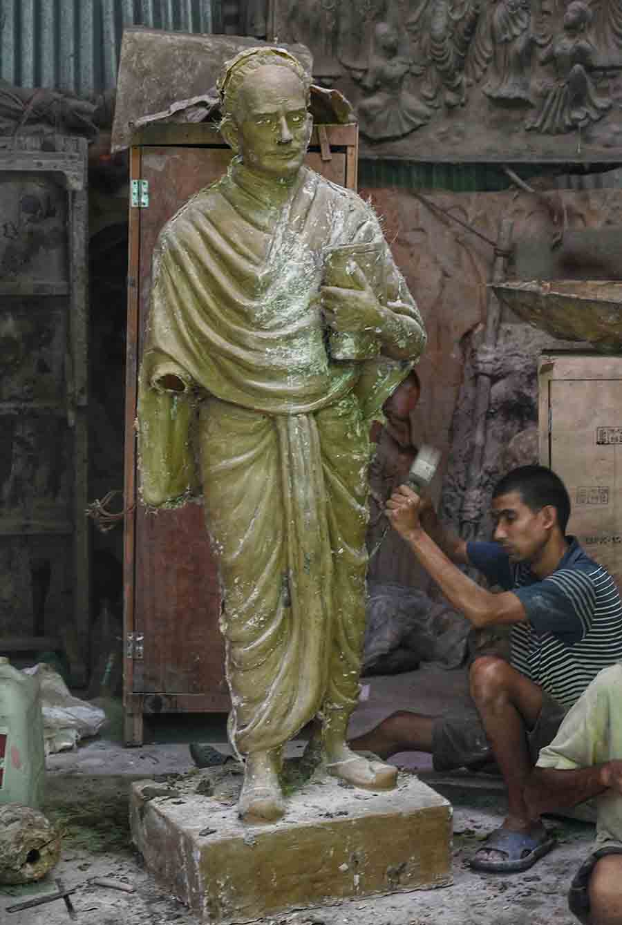 An artist works overtime to complete a  statue of Ishwar Chandra Vidyasagar ahead of his 203rd birth anniversary on Tuesday 