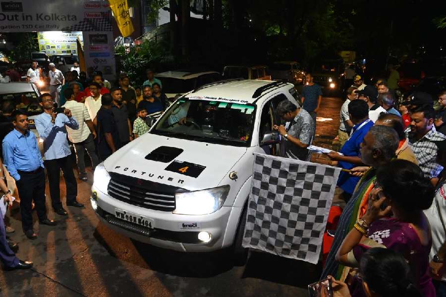A car being flagged off from the Calcutta Rowing Club on Sunday evening.