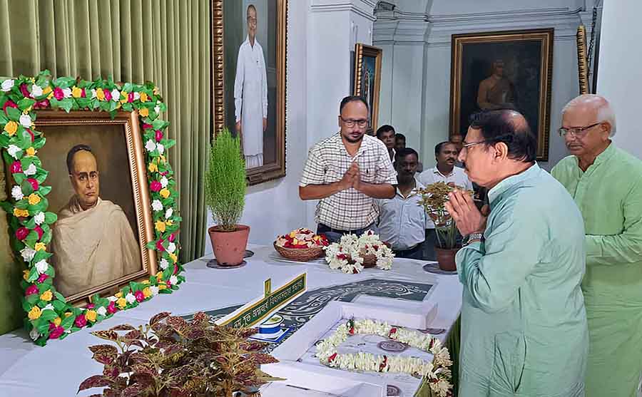 Speaker of Bidhan Sabha Biman Banerjee along with minister Sovandeb Chattopadhyay offered floral tributes to Ishwar Chandra Vidyasagar on his birth anniversary at Bidhan Sabha on Tuesday 