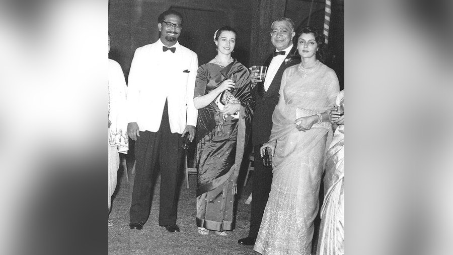 Sen and his wife Bella Weingarten (second from left) and (extreme right) Maharani Gayatri Devi