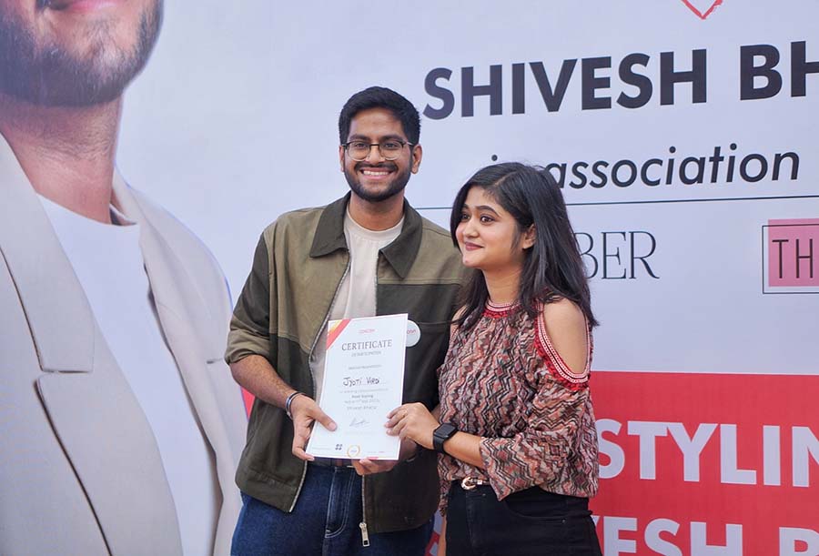 After the session, all of the participants were given certificates by Conosh  and Shivesh, who lauded Conosh for a great working experience. ‘They take so much off my head — they take care of the entire process including planning, venue, and registration. It lets me focus on what I need to focus on,’ he added