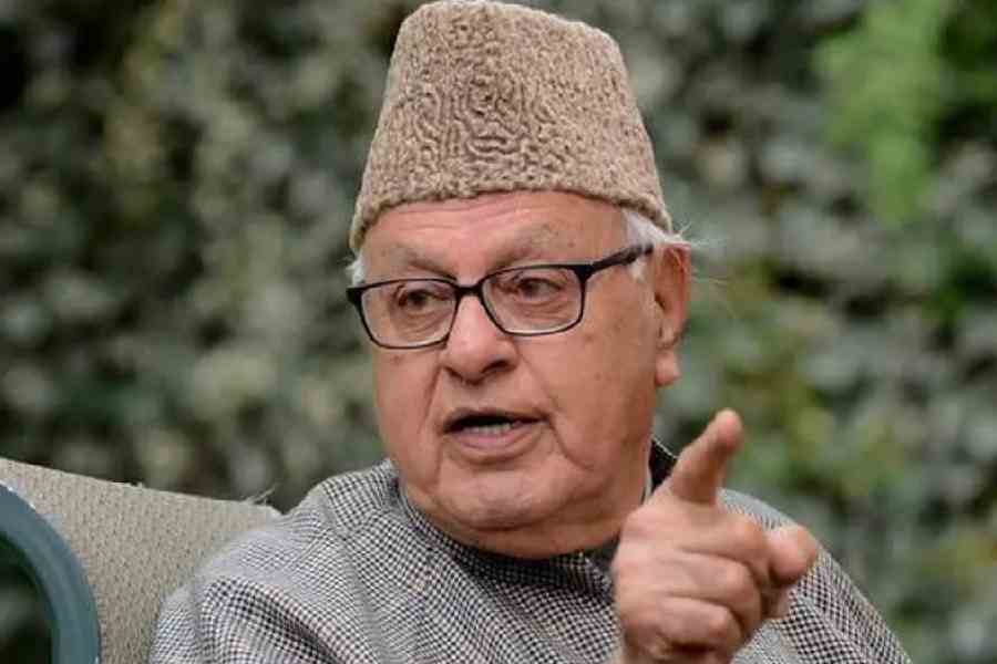 Farooq Abdullah | Changing Army officers won't solve the issue in Poonch: Farooq  Abdullah - Telegraph India