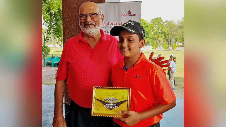 Anil Bhargava, president of BGA (left), with Anshul Mishra, one of Kolkata’s most talented young golfers
