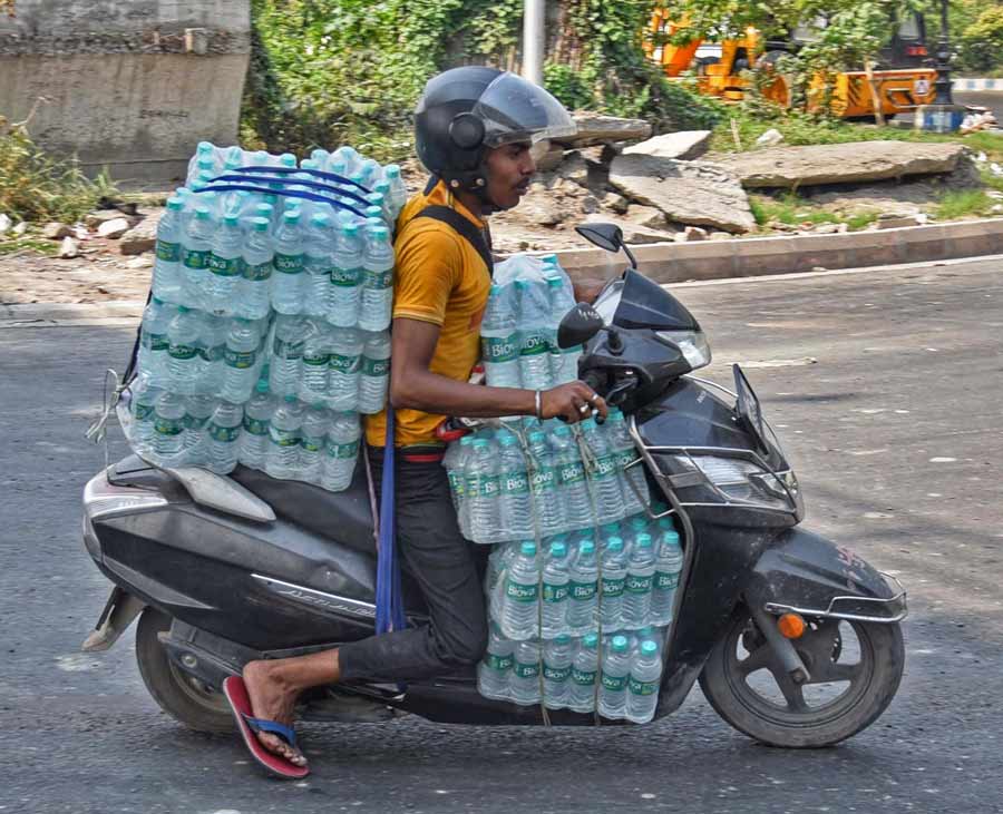 With the temperature soaring, the demand for packaged drinking water has increased manifold. A man rushes to deliver drinking water (in bottles) on EM Bypass. On Monday, India Meteorological Department (IMD) has issued a notification for heat wave alert in south Bengal from April 3 to 5 