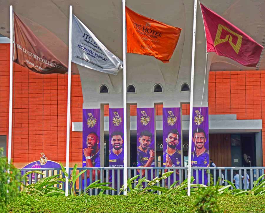 As the IPL fever continues, the entrance of ITC Royal Bengal has been decked up with cut outs of KKR players  