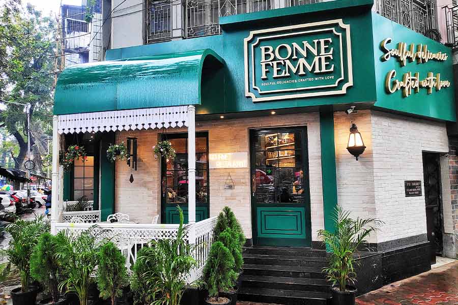 The menu at Bonne Femme features dishes with carefully-chosen names that hint at the essence of the dish or a particular region — Swaralipi Fish is named because it is wrapped in ‘shawr’ or malai, while Stock Market Chicken Stew refers to the stew available in Kolkata’s Stock Market area 