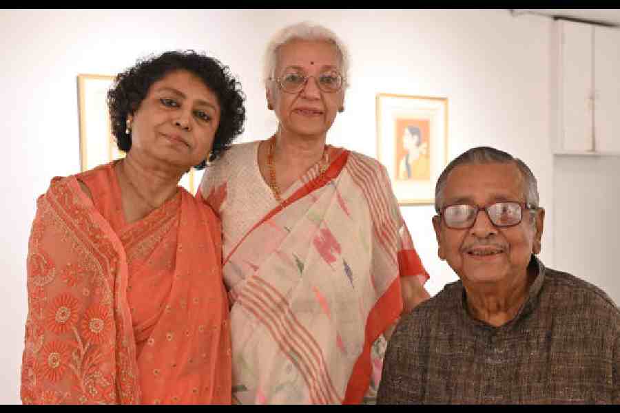 Though Lalu Prasad Shaw couldn’t make it to the launch due to a medical emergency, there wasn’t a dearth of celebration. Art critic Pranab Ranjan Ray with Supriya Banerjee (centre), owner Galerie 88, and art enthusiast Ratnabali Kant.