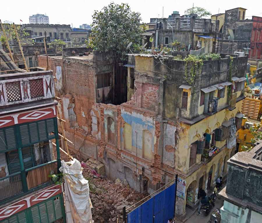 A portion of a house on 6/1A, Ram Kanai Adhikary Lane Kolkata 700012 under ward No 48 of KMC area collapsed on Tuesday due to the demolition of an adjacent building 