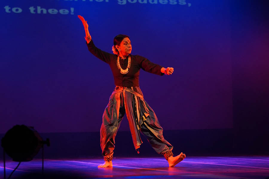People who walked into GD Birla Sabhagar on March 16, walked out feeling empowered and hopefully with some unlearning and re-learning. Dancer, choreographer, publisher, activist and writer, Mallika Sarabhai, was in the city to present her show ‘Past Forward’, which was a series of contemporary Bharatanatyam performances. In the event organised by Pickle Factory Foundation as a part of their fourth season of Leap Session, the danseuse took us on a time travel through different centuries to show us the evolution of the dance style and the evolution of the female voice. Before each performance, Sarabhai explained the passage of how women were depicted and then proceeded to dance out the same 