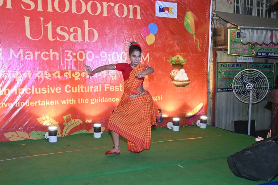 The first day witnessed six dance performances, four of which were staged by Nrityam Kalashram Dance School. Songs were also performed in a group by three women. The rest of the evening featured an open mic, involving music as well as poetry 