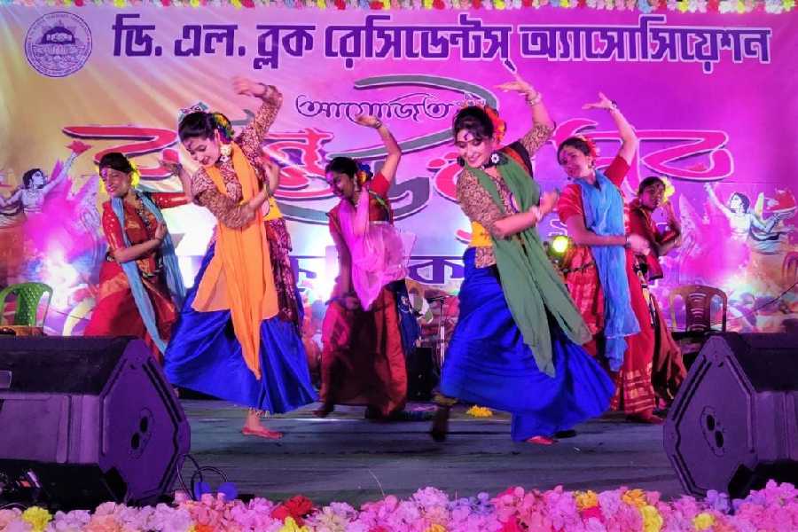 Dancers of Kalangan Nrityalaya perform on the DL Block stage