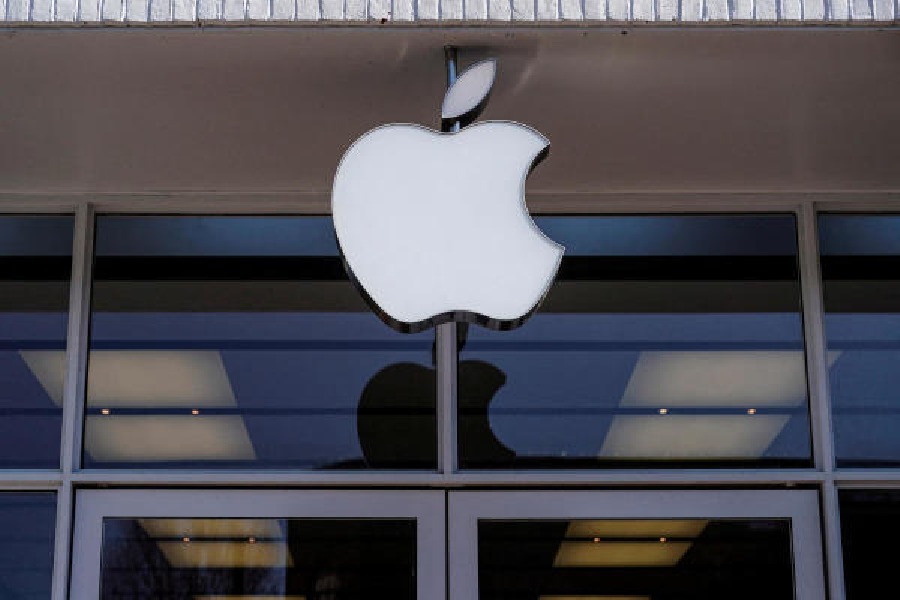  Apple warns of Pegasus-like spyware attacks on select individuals