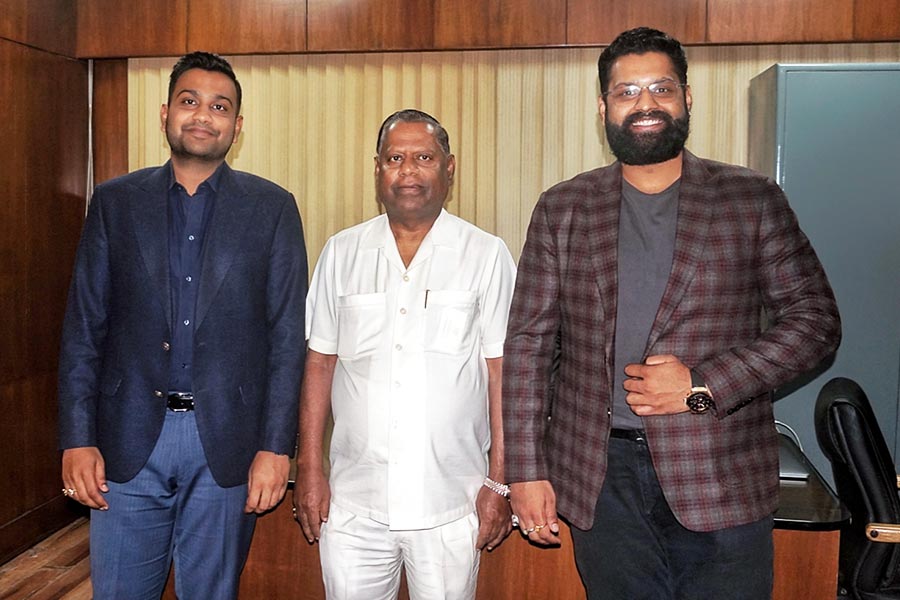 (Left) Yash and (right) Arnish, with their father Dipak Kumar Singh, who started catering under the alias ‘Munna Maharaj’ in 1978