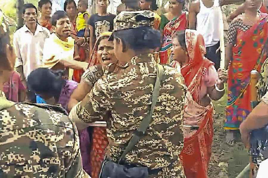 Villagers argue with security personnel during an investigation into the 2022 Bhupatinagar blast case by National Investigation Agency (NIA), in Purba Medinipur district