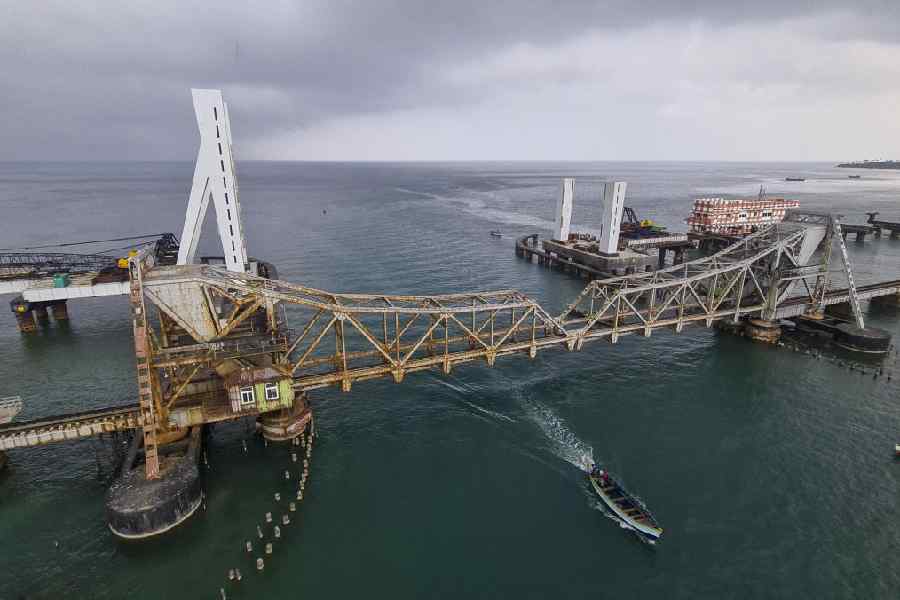 Rameswaram | Pamban bridge: India's first vertical lift bridge over sea ...