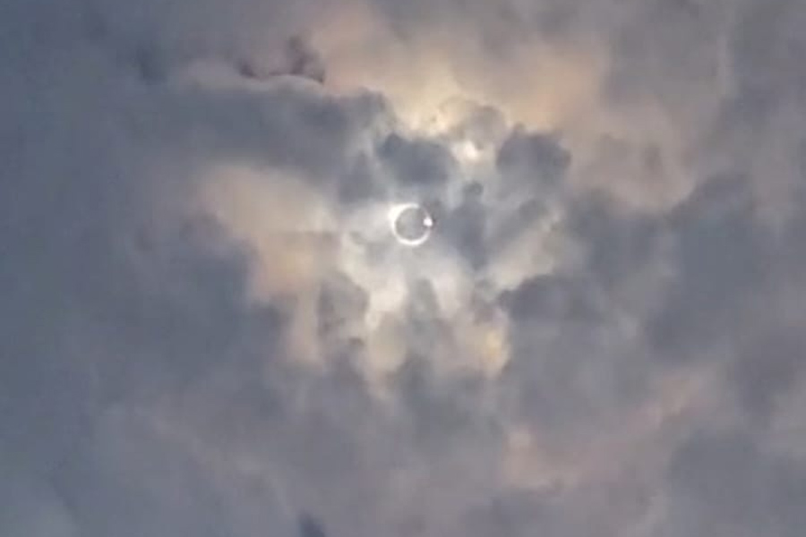 Burlington, Ontario: Nirmalya Choudhury, a Xaverian from Kolkata, now settled in Canada, clicked this photo as the sky darkened in the afternoon. ‘I was lucky to be close to the Path of Totality. As the sun started being eclipsed by the moon, I realised we cannot humanly comprehend the strength of the sun. When the sun re-emerged after the total eclipse, I was reminded of Rabindranath Tagore’s famous song, ‘Akash amay bhorlo aloy’. #AkashAmiBhorboGaaney 