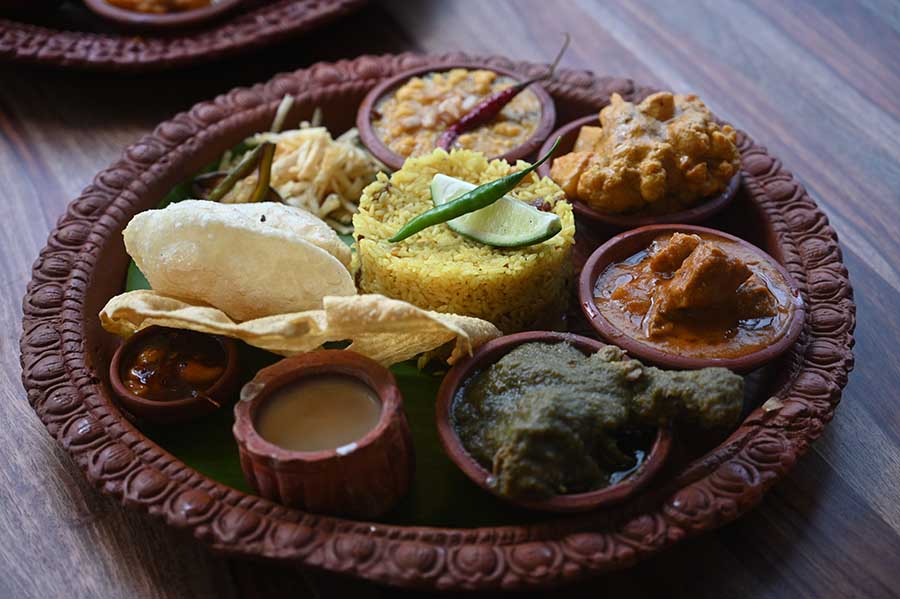The Poila Baisakh menu comes in three variants, each innovatively named — the vegetarian thali named ‘Baisakhi’ is priced at Rs 599, the fish thali ‘Rupnarayani’ at Rs 750 and chicken thali ‘Murshidabadi’ at Rs 699. Each thali has 10 dishes, excluding the appetisers and the drink