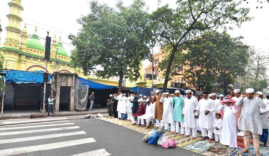Tipu Sultan Masjid at the crossroads of Chittaranjan Avenue and Lenin Sarani drew thousands of faithful for Eid-ul-Fitr prayers on Thursday