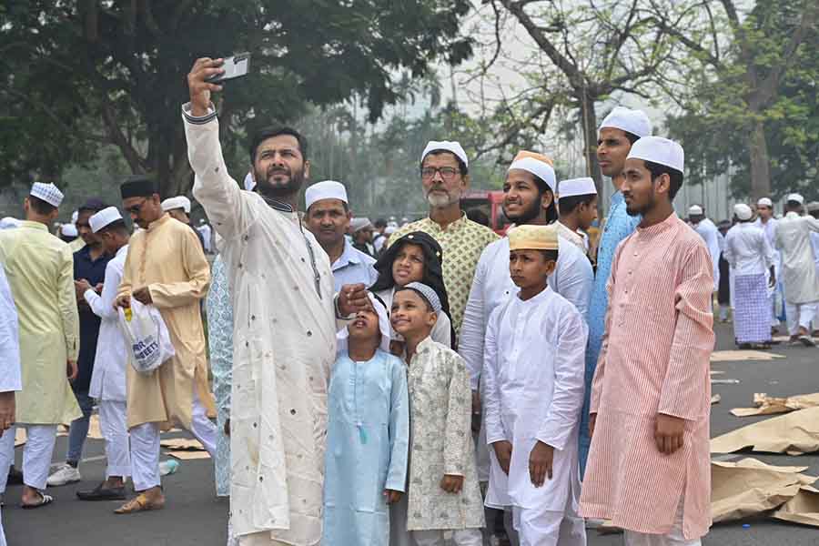 Groupfie time for these ‘namazis’ as they return from the Maidan after attending Eid prayers on Red Road 