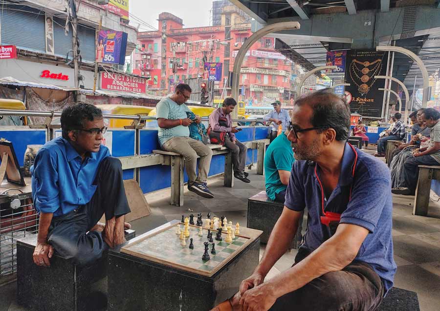 A game of chess on a pleasant Friday evening at the community hub under Gariahat flyover 