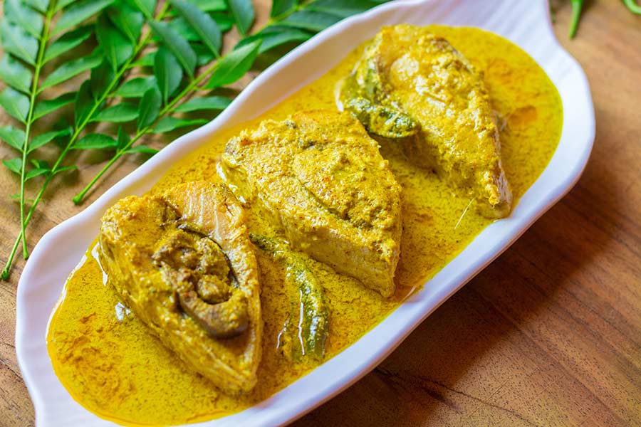 Any Bengali will know that there is precision involved when grinding ‘shorshe’ (mustard) in a ‘sil nora’ for that perfect ‘shorshe ilish’