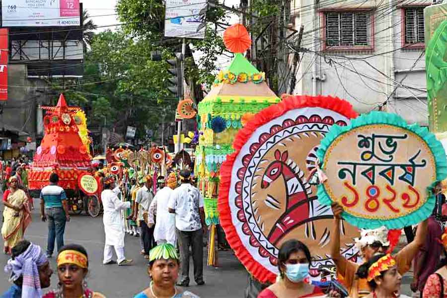 Poila Baisakh — West Bengal: In Bengal, the air is full of celebration as Poila Baisakh, the Bengali New Year, arrives. This festival, celebrated in mid-April, is more than just a date on the calendar — it’s a cherished emotion. Streets adorned with ‘Chaitra’ decorations signify a fresh start. Every nook and corner of Bengali households come alive with preparations, setting the stage for a new beginning 