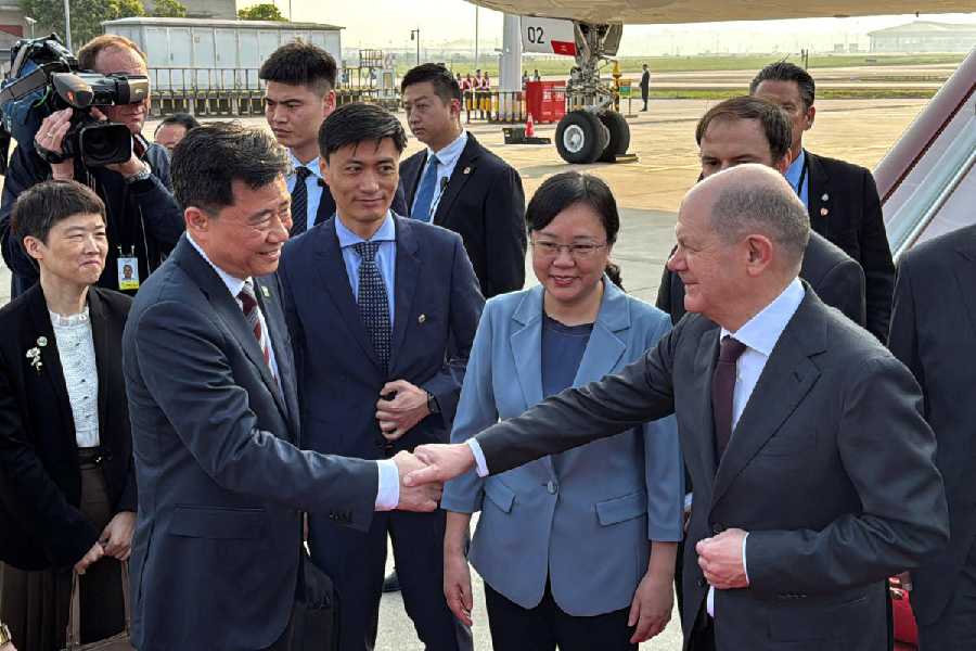 Olaf Scholz | German Chancellor Olaf Scholz Arrives In China On A Visit ...