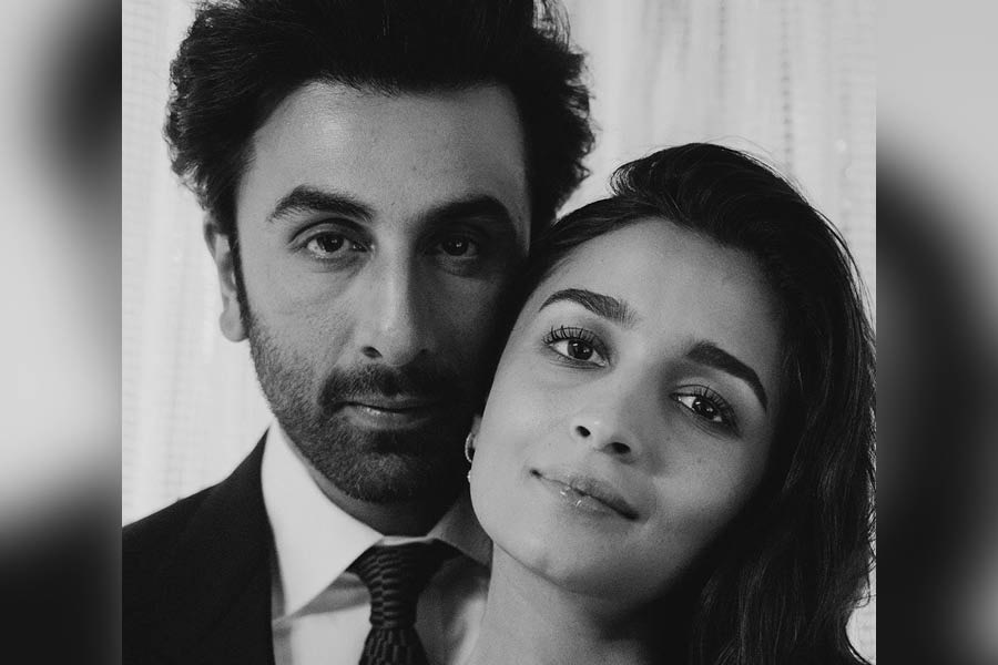 Ranbir Kapoor | Alia Bhatt shares unseen picture with Ranbir Kapoor on ...