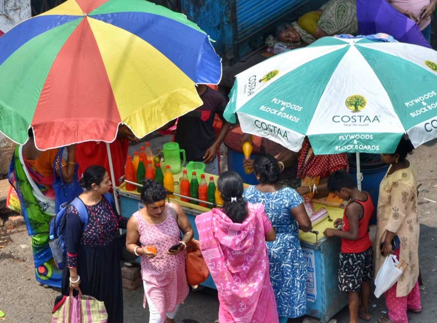 As the temperature soars, people enjoy a variety of drinks at street side stalls in Kolkata. In a special bulletin, India Meteorological Department (IMD) has stated that between April 15 to 19, districts of south Bengal are likely to experience heatwave-like conditions. The maximum temperature on Monday was 38.7°C  