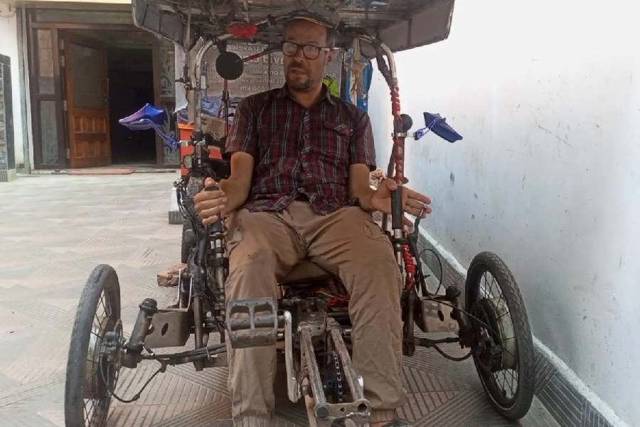 David Ligouy with his 1.2m by 4m solar-powered quadricycle in Calcutta.