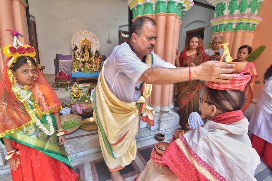 Traditional rituals like dhunchi-hom and Kumari Puja are performed at Annapurna Puja at north Kolkata’s Naba Brindaban Mandir  