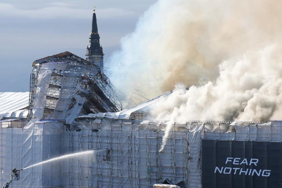 Smoke rises out of the Old Stock Exchange, Boersen, in Copenhagen, Denmark, Tuesday, April 16, 2024. The 17th-century old Stock Exchange, or Boersen, that was once Denmark's financial center, was engulfed in flames Tuesday.