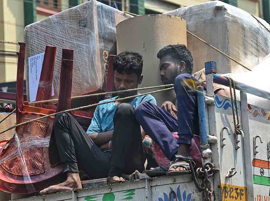 IMD has also suggested avoiding prolonged exposure to the heat and working outdoors between 11am and 4pm. But as struggle for existence continues, two young men are seen ferrying household knick-knacks 