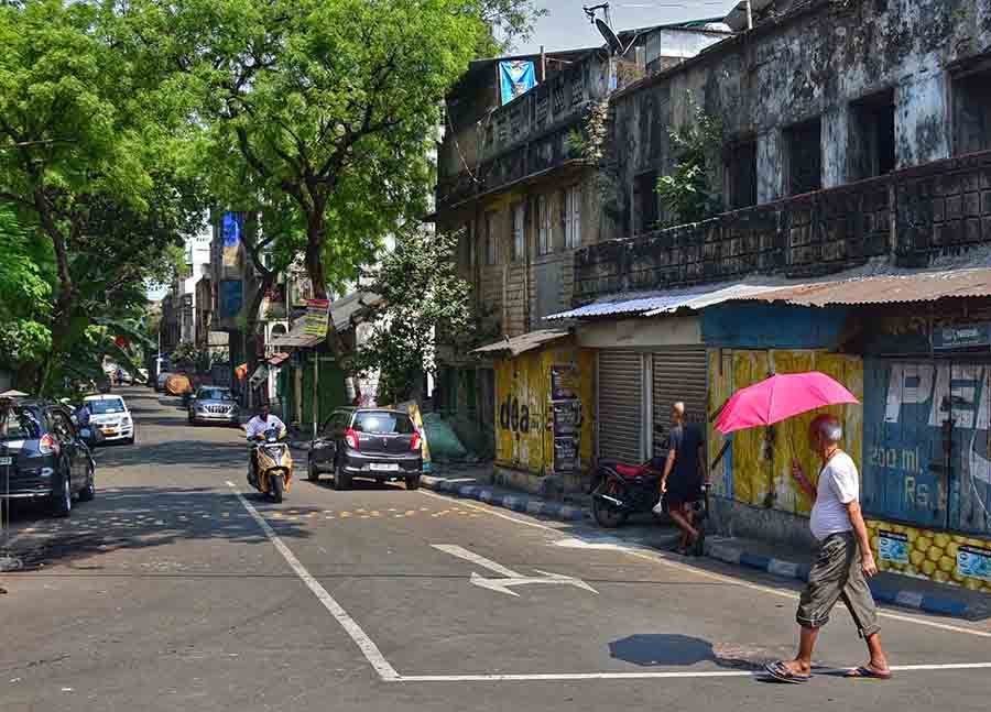 Old neighbourhoods like Paikpara also wore a deserted look during the day while storekeepers had downed their shutters and residents preferred to remain indoors with doors and window panes shut  