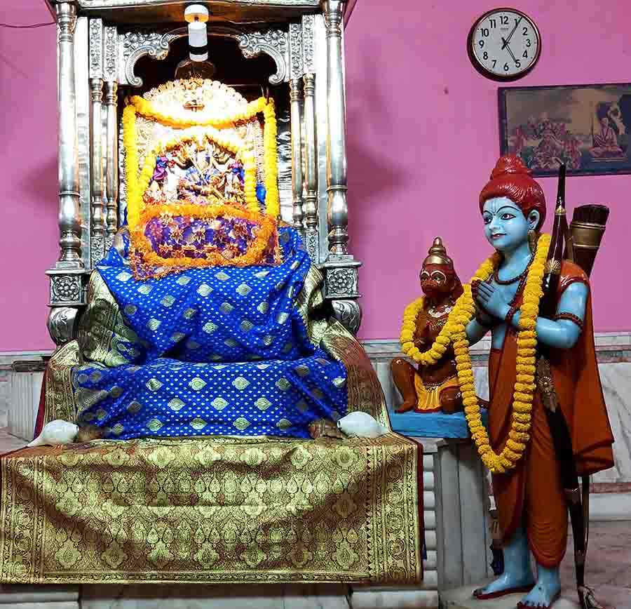 At Sri Sri Dhakeshwari Mata Temple in Kumartuli, Lord Ram is portrayed as a priest worshipping Durga during Ram Navami  