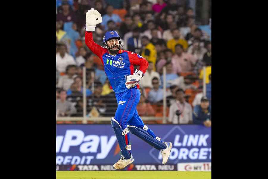 IPL 2024 | Delhi Capitals pacers pin down Gujarat Titans with 89 all ...