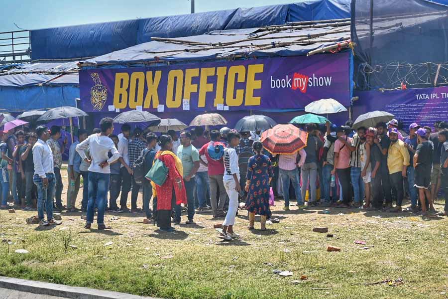 The heatwave cannot mellow down the enthusiasm of cricket fans. On Thursday afternoon, people with umbrellas queued up in front of Mohammedan Sporting Club to buy tickets for the upcoming KKR vs RCB IPL match. The Kolkata and Bangalore teams will face-off at the Eden Gardens on Sunday   