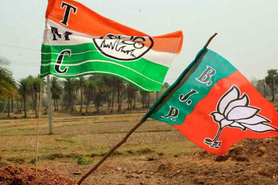 Dynastic politics on the rise in Bengal this lok sabha polls, departure from grassroots tradition
