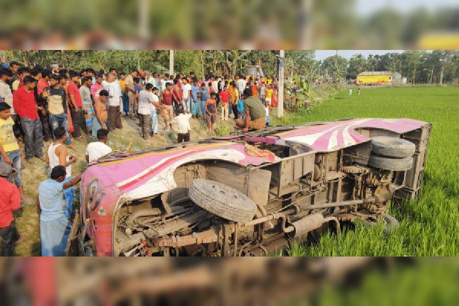 People throng the accident site in Gobrachhara, Cooch Behar, where a bus with migrant workers went off the road on Thursday