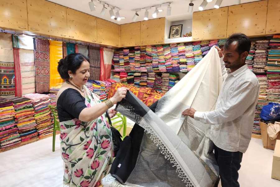 A customer checks out a sari at Mabesha in BE Block