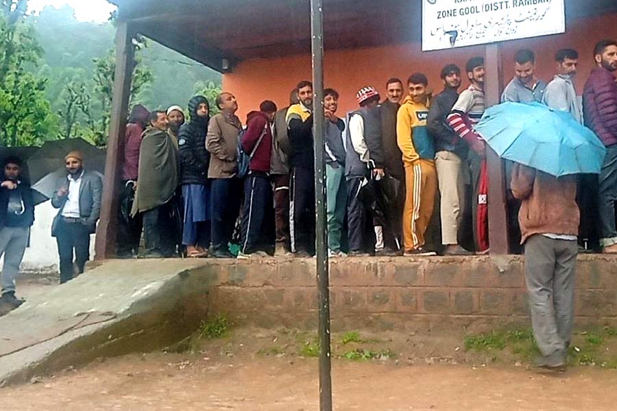 Long queues of voters, at polling stations in Jammu and Kashmir casting their vote in the first phase of Lok Sabha elections.