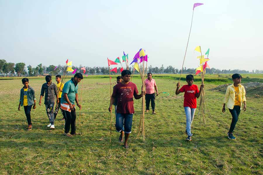 Volunteers mark the course with colourful paper flags 