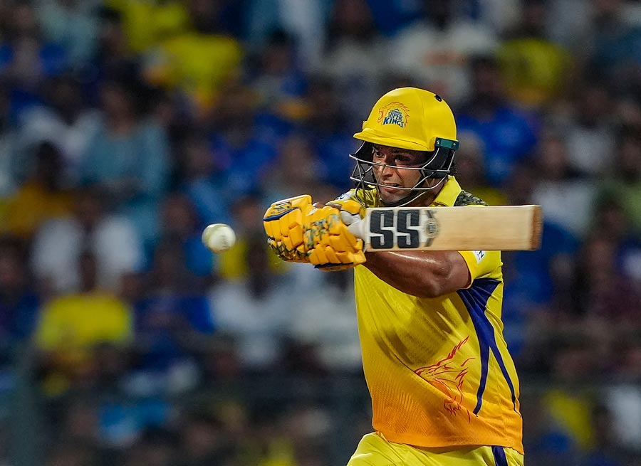 Shivam Dube (CSK): A brilliant innings of 66 not out somewhat slipped under the radar thanks to heroics from Mahendra Singh Dhoni, but Dube’s knock in his hometown put the MI bowlers out of commission before Dhoni arrived. Striking at 173, Dube hit 10 boundaries and two sixes to propel CSK to a match-winning total of 206