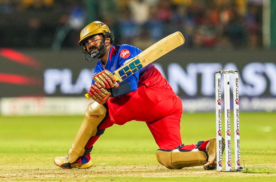 Dinesh Karthik (RCB): When DK came into bat at 121 for four against SRH, RCB had not even got close to half their target even though they had lost almost half their side. And yet, for a brief moment, it seemed as if Karthik would pull off the impossible. Striking at a mind-boggling 237, Karthik hammered his way to 83 off 35 balls, with one of his seven sixes notching up 108m. Even though RCB fell short by 25 runs, Karthik may well have secured his ticket to the ICC Men’s T20 World Cup with his performance
