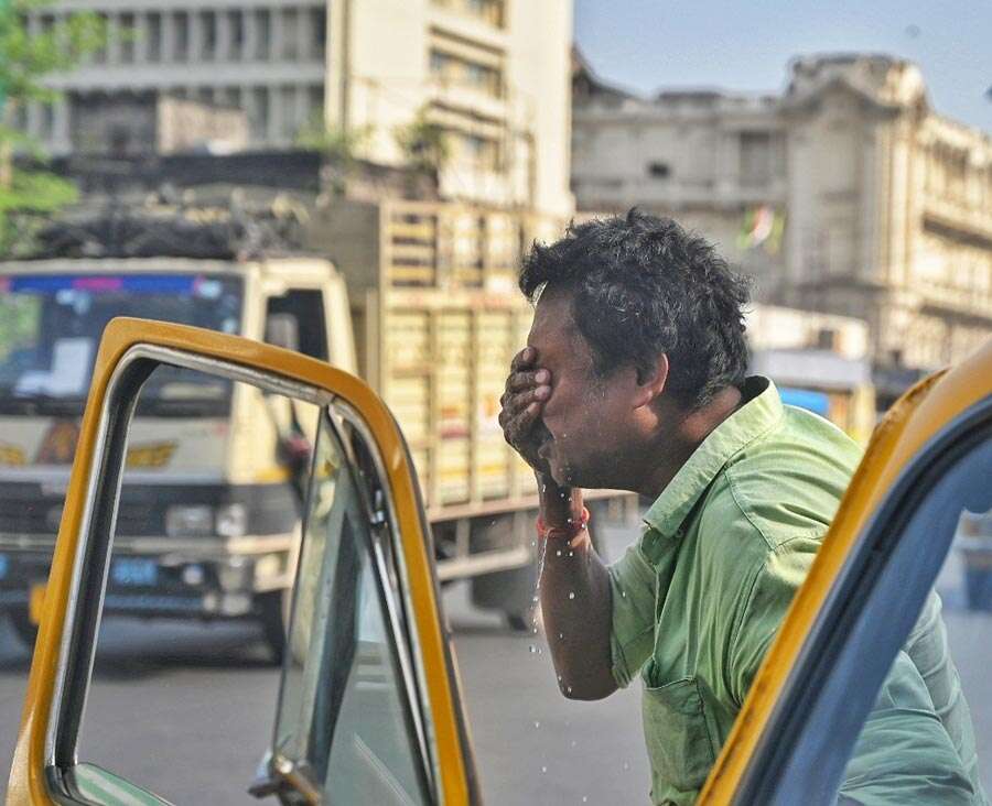 A strong solar isolation heatwave has been tormenting the city for the last few days. The maximum temperature on Sunday once again touched the 40˚C mark in Kolkata. According to IMD, the condition is most likely to prevail till April 25  
