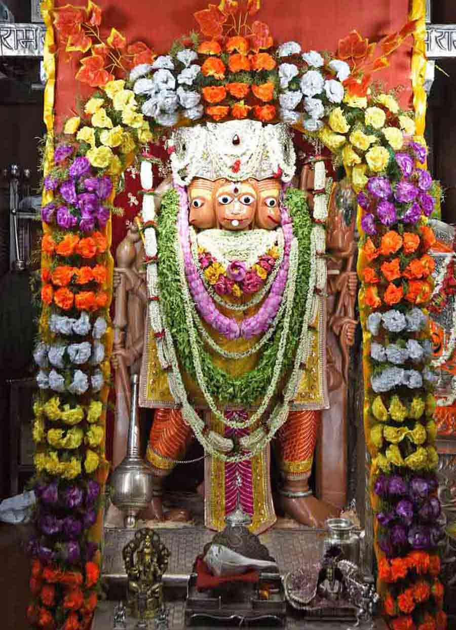 A special puja was held at Shree Panch Mukhi Hanuman Mandir at Raja Katra in north Kolkata on the occasion of Mahavir Jayanti 